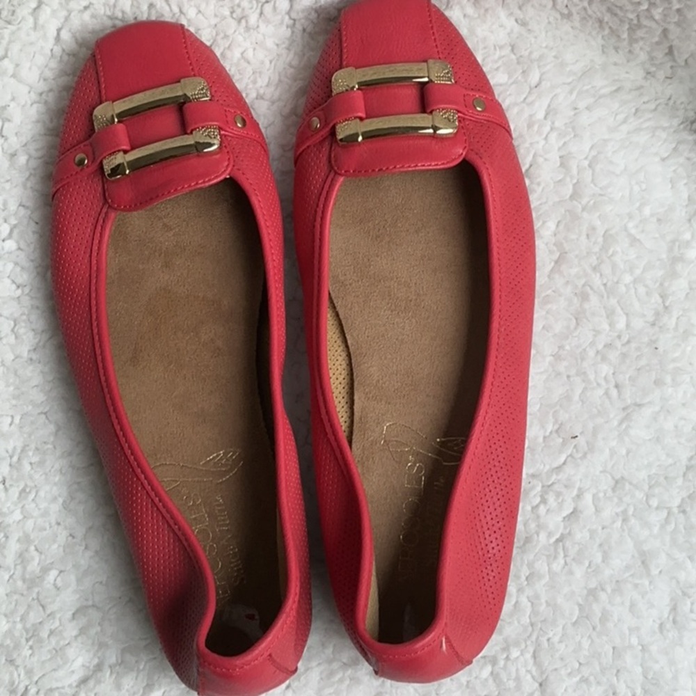 AEROSOLES Sherbert 2 Red Flats with Gold Tone Buckle Detail Like New Size 10